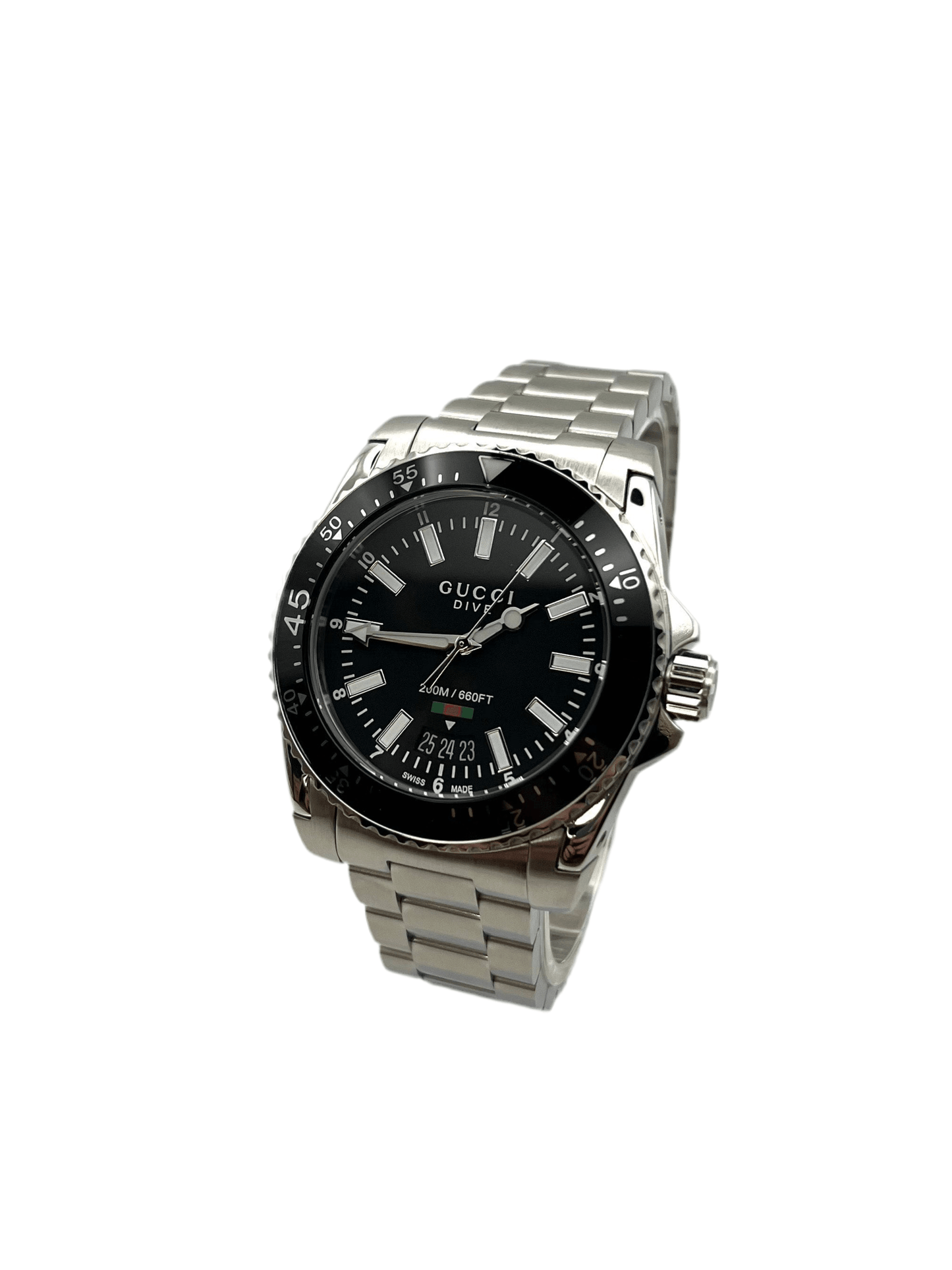 Gucci Dive YA136301A men’s 40mm stainless steel watch with black dial, date at 6, sapphire crystal, Swiss quartz movement, 200m water resistant