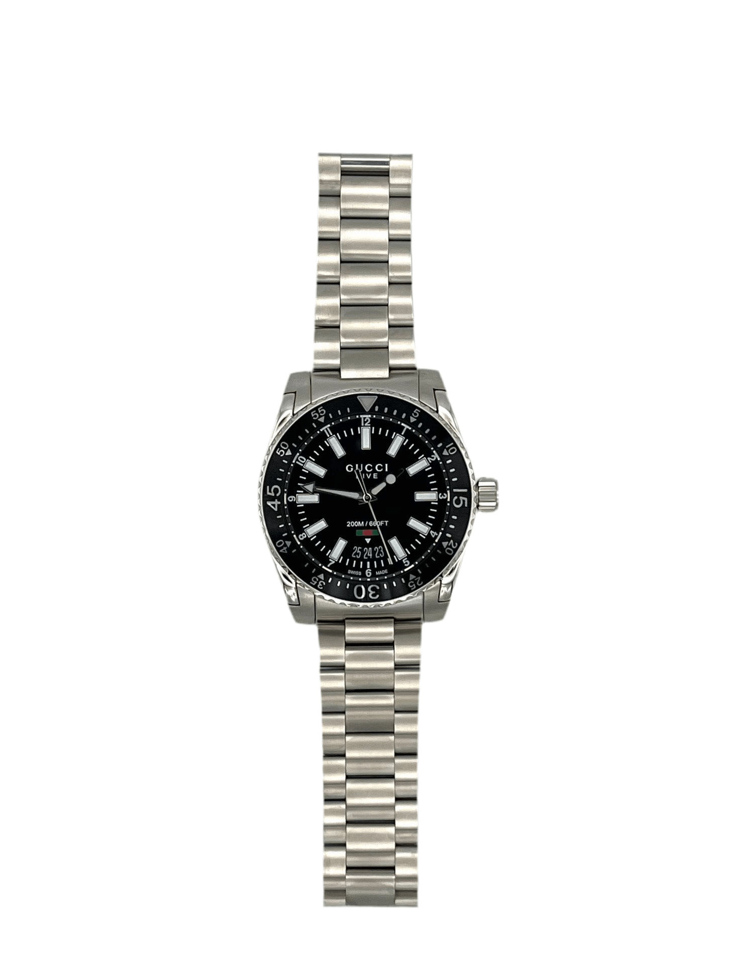 Gucci Dive YA136301A men’s 40mm stainless steel watch with black dial, date at 6, sapphire crystal, Swiss quartz movement, 200m water resistant