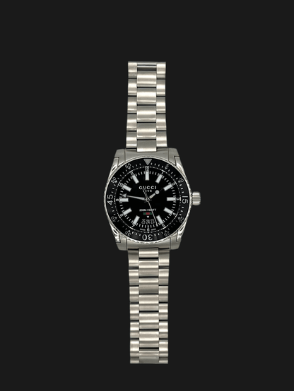 Gucci Dive YA136301A men’s 40mm stainless steel watch with black dial, date at 6, sapphire crystal, Swiss quartz movement, 200m water resistant